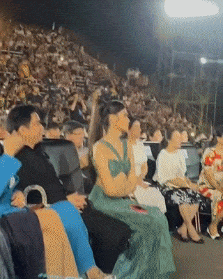Nhìn chuyển động của Đỗ Thị Hà, cư dân mạng liên tưởng đến hành động... đạp máy may, hài hước cho rằng đến khi chương trình hết thì cô cũng "may xong" cả chục bộ quần áo.