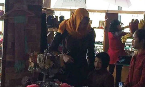 Hồ Ngọc Hà bịt kín mặt đi du lịch Sapa cùng gia đình