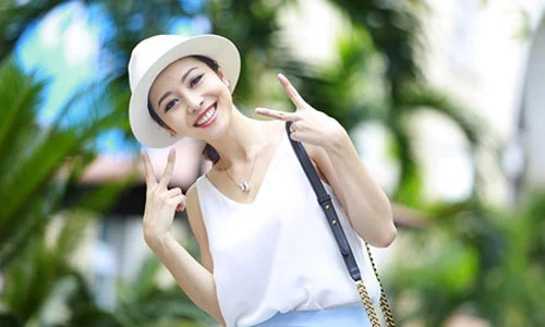 Jennifer Phạm xinh tươi đi ghi hình “Chị ơi, đi Hàn Quốc“