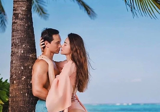 Hồ Ngọc Hà khoe đường cong tuyệt đẹp, tình tứ cùng Kim Lý