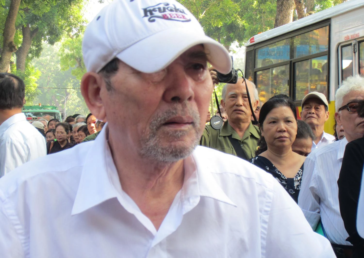 Nhà văn Lê Lựu dò từng bước đến tiễn biệt Đại tướng