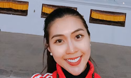 Tường Linh hành hương đến Nepal ngày đầu năm cầu bình an 