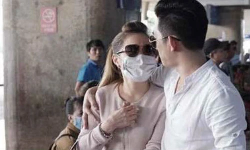 Chồng cũ Phi Thanh Vân thân mật với tình mới tại sân bay