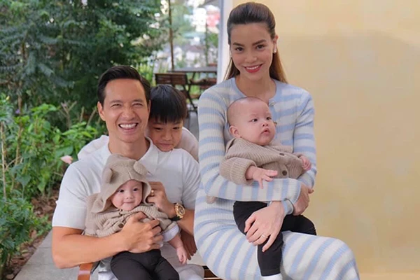 Hồ Ngọc Hà - Kim Lý hạnh phúc bên ba con trong ngày nghỉ lễ