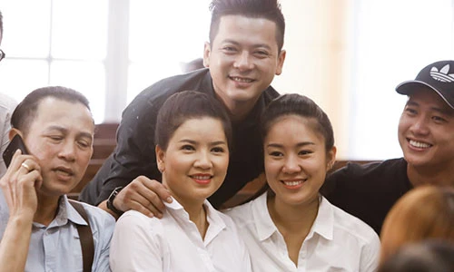 Dàn sao Việt chúc mừng Ngọc Trinh thắng kiện Nhà hát Kịch