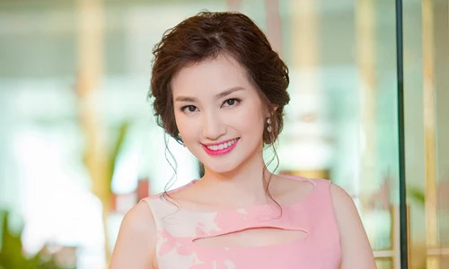 Trúc Diễm tái xuất xinh đẹp sau tuần trăng mật