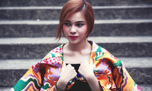 Giang Hồng Ngọc gợi cảm với thời trang họa tiết rồng