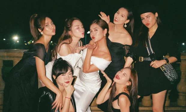 MC Vũ Thu Hoài tung ảnh tiệc cưới, hai bạn thân chiếm trọn spotlight 