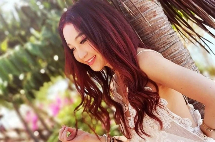 U60 Ôn Bích Hà vẫn trẻ xinh quyến rũ như gái 20