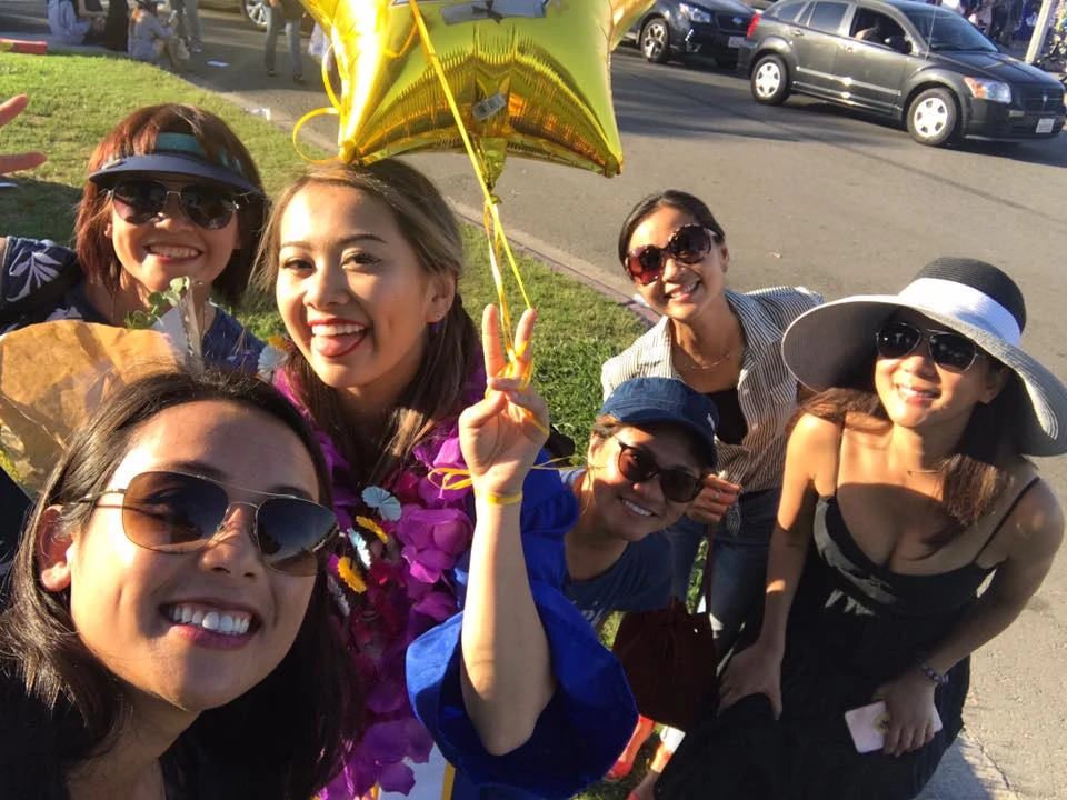 MC Kỳ Duyên tuổi U60 mặc như gái 18 dịp con tốt nghiệp