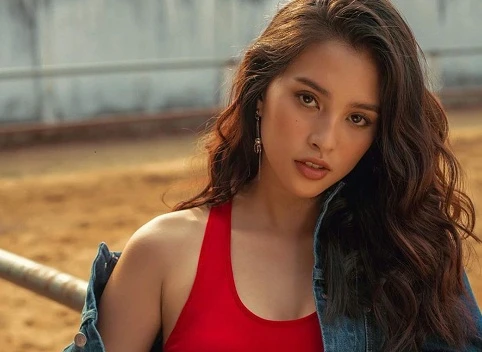 Hoa hậu Tiểu Vy gợi cảm bất ngờ sau một năm đăng quang 