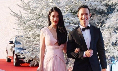 Trương Ngọc Ánh - Kim Lý sánh đôi trên thảm đỏ