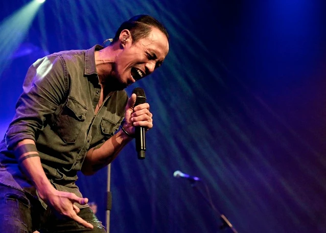 Phạm Anh Khoa là thành viên mới của ban nhạc Bức Tường