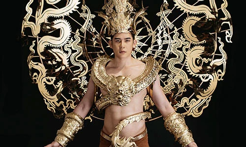 Cận trang phục dát vàng nặng 40kg Minh Trung thi Mister International