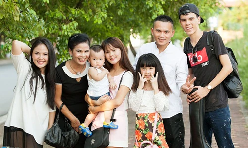 Ca sĩ Tú Dưa - người đàn ông đông con của showbiz Việt