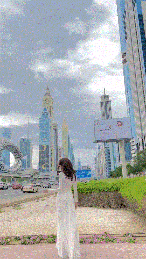 Nguyên nhân chỉ có thể là do "camera man" chọn quay góc rộng nên cặp chân của Hoa hậu Hoàn vũ mới trở nên dài ngoằng đến dị dạng. Dưới bài đăng, nhiều người còn để lại bình luận "trông Hen như cao hơn 2m vậy", "chân dài đến nách"...