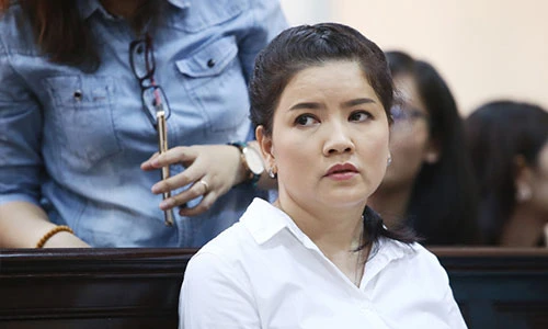 Nhiều nghệ sĩ đến ủng hộ Ngọc Trinh trong phiên xử thứ 4