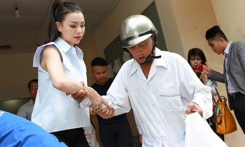Hành động ý nghĩa của người đẹp Trà Ngọc Hằng