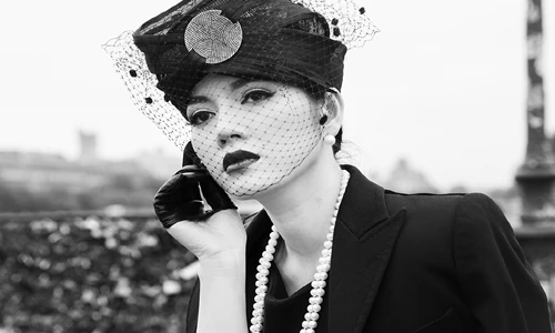 Lý Nhã Kỳ khoe vẻ đẹp đài các, ưu tư ở Pháp