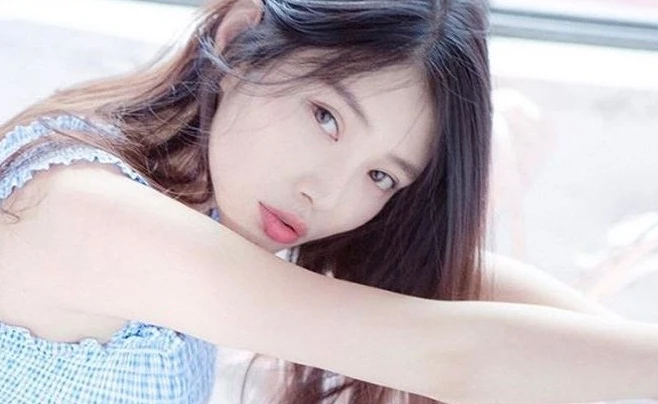 Dáng "đồng hồ cát" của cô đào Từ Đông Đông mê World Cup