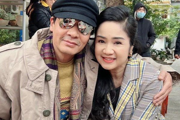 Võ Hoài Nam đi ăn, thân thiết bên NSND Thu Hà