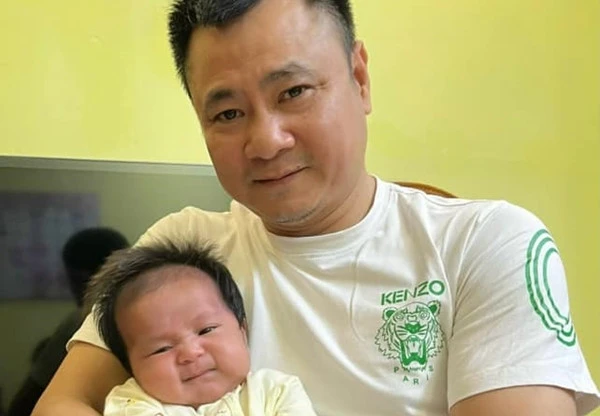 Sao việt 5/9: NSND Tự Long khoe con trai giống bố như đúc