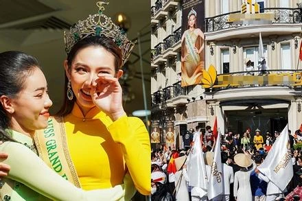 Hoa hậu Thùy Tiên lộ diện cực xinh, bật khóc trước giờ diễu hành