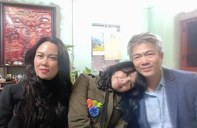 Diva Thanh Lam e ấp bên bạn trai bác sĩ