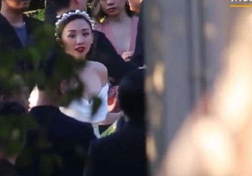 Tóc Tiên - Hoàng Touliver "quẩy" ở tiệc cưới thơ mộng giữa Đà Lạt