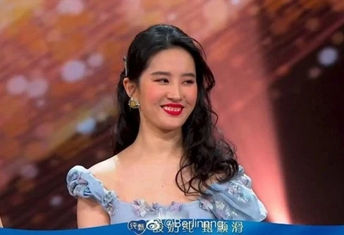 Lưu Diệc Phi ngày càng xuống sắc, mặt ngấn mỡ, da lão hóa