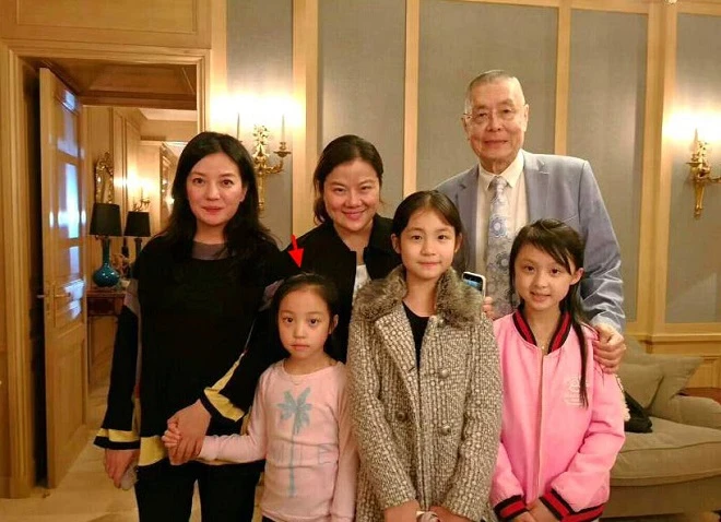 Triệu Vy mở tiệc xa hoa, dùng chuyên cơ đón khách VIP