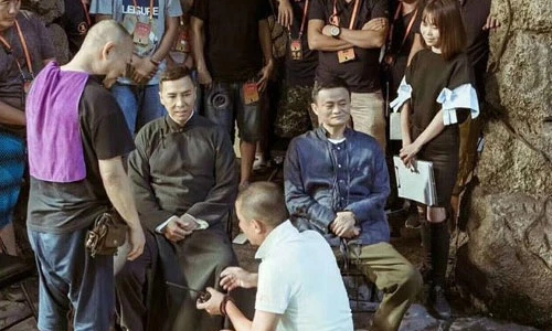 Ảnh hiếm ở hậu trường “Công thủ đạo” của Jack Ma 