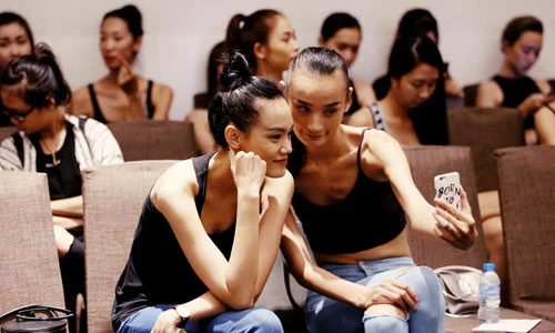 Lê Thúy hồ hởi casting show thời trang của Lý Nhã Kỳ