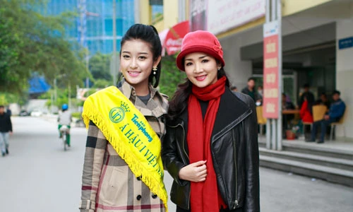 Á hậu Nguyễn Trần Huyền My cùng Giáng My đi từ thiện