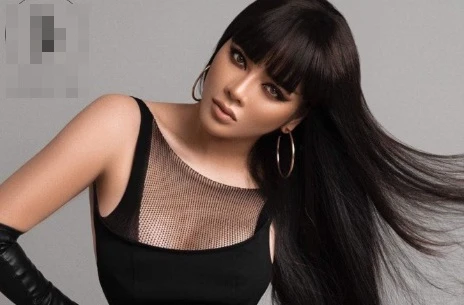 Lý Nhã Kỳ khoe ảnh mới gợi cảm, táo bạo không ngờ