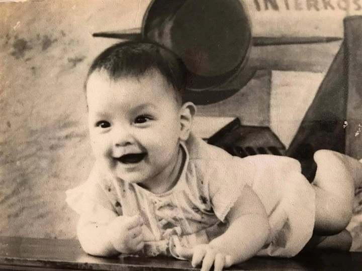 Ảnh thời bé đáng yêu của Hồ Ngọc Hà khiến fan "phát sốt"