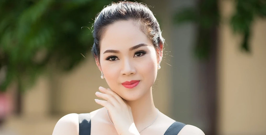 Hoa hậu Mai Phương xinh đẹp rạng ngời sau 16 năm đăng quang