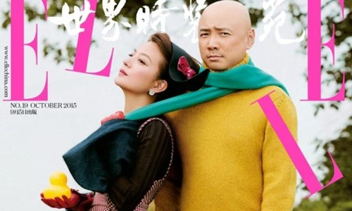 Triệu Vy nhí nhảnh bên trai lạ giữa đường 