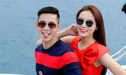 Kỳ Duyên tươi rói trên du thuyền cùng Hồ Vĩnh Khoa