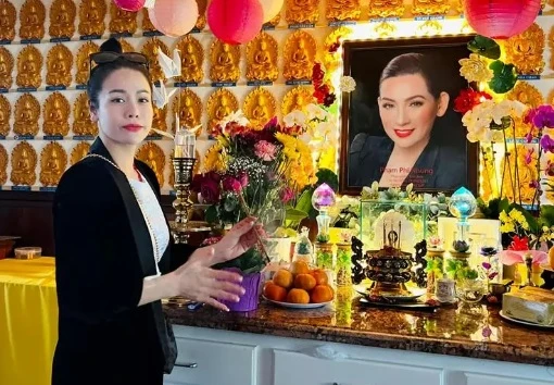 Nhật Kim Anh nghẹn ngào nước mắt viếng Phi Nhung tại Mỹ