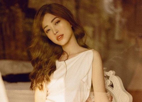 Sau ồn ào gọi Bình An là “chồng”, Bùi Phương Nga tung ảnh đẹp ngất ngây