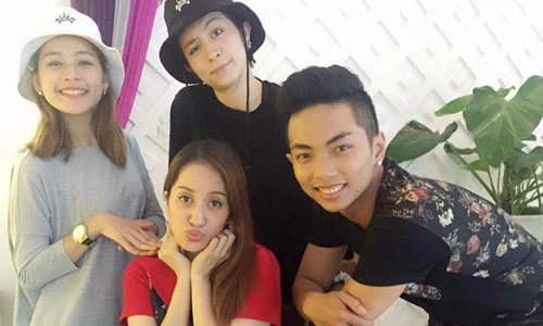 Khánh Thi quấn quýt không rời tình trẻ Phan Hiển