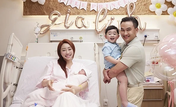 Con gái mới sinh của Chi Bảo - Thùy Chang chuẩn công chúa nhà giàu