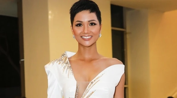 Lộ lý do Hoa hậu H’Hen Niê đi trễ gần 1 tiếng tại sự kiện