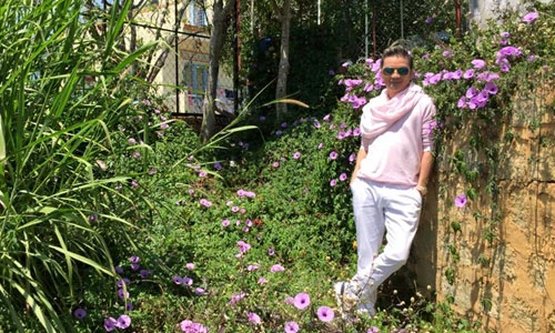 Đàm Vĩnh Hưng lãng mạn giữa không gian ngập hoa