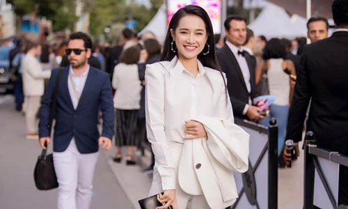 Nhã Phương rạng rỡ ở Cannes mặc ồn ào tình cảm