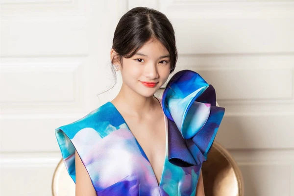 Nhan sắc con gái 12 tuổi cao 1m59 của Trương Ngọc Ánh