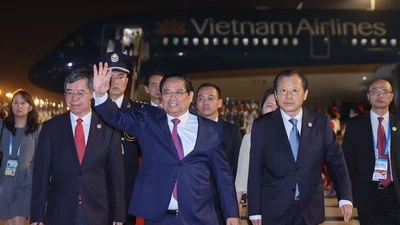 Thủ tướng Phạm Minh Chính và Đoàn đại biểu Việt Nam đã tới sân bay Tân Hải, thành phố Thiên Tân, bắt đầu chuyến công tác dự Hội nghị Thượng đỉnh Tổ chức Hợp tác Thượng Hải (SCO) 2025 và làm việc tại Trung Quốc - Ảnh: VGP/Nhật Bắc