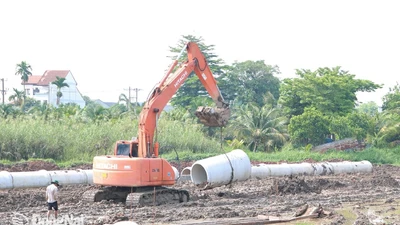 Đồng Nai đặt mục tiêu nằm trong tốp 10 địa phương có tỷ lệ giải ngân vốn đầu tư công cao nhất cả nước vào cuối tháng 6-2025. Trong ảnh: Thi công Dự án Đường trục trung tâm thành phố Biên Hòa. Ảnh:P.Tùng