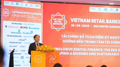 TSKH. Phan Xuân Dũng - Chủ tịch Liên hiệp các Hội Khoa học và Kỹ thuật Việt Nam, phát biểu khai mạc Diễn đàn Ngân hàng Bán lẻ Việt Nam 2025.